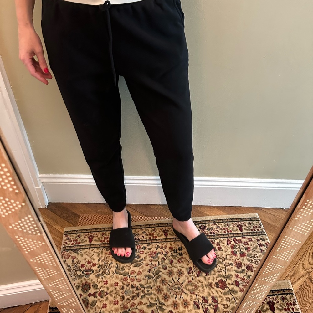 Banana Republic jogger sweatpants size medium, black